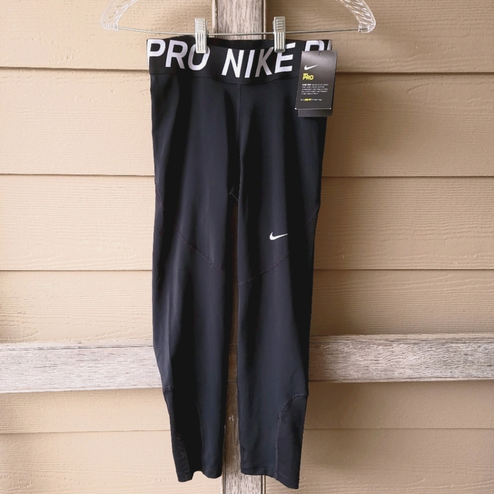 NWT Nike Pro Black Tight Fit Crop Length Leggings